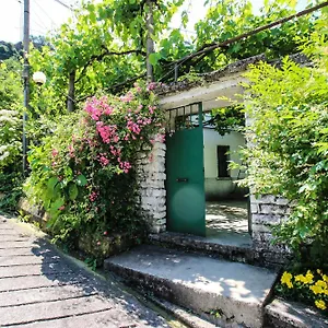  Pensión Flora's 'the Fir Gate'